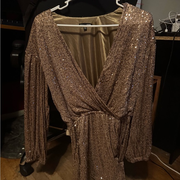 Gold Sequin Long sleeve jumper, shorts bottom - Picture 1 of 2